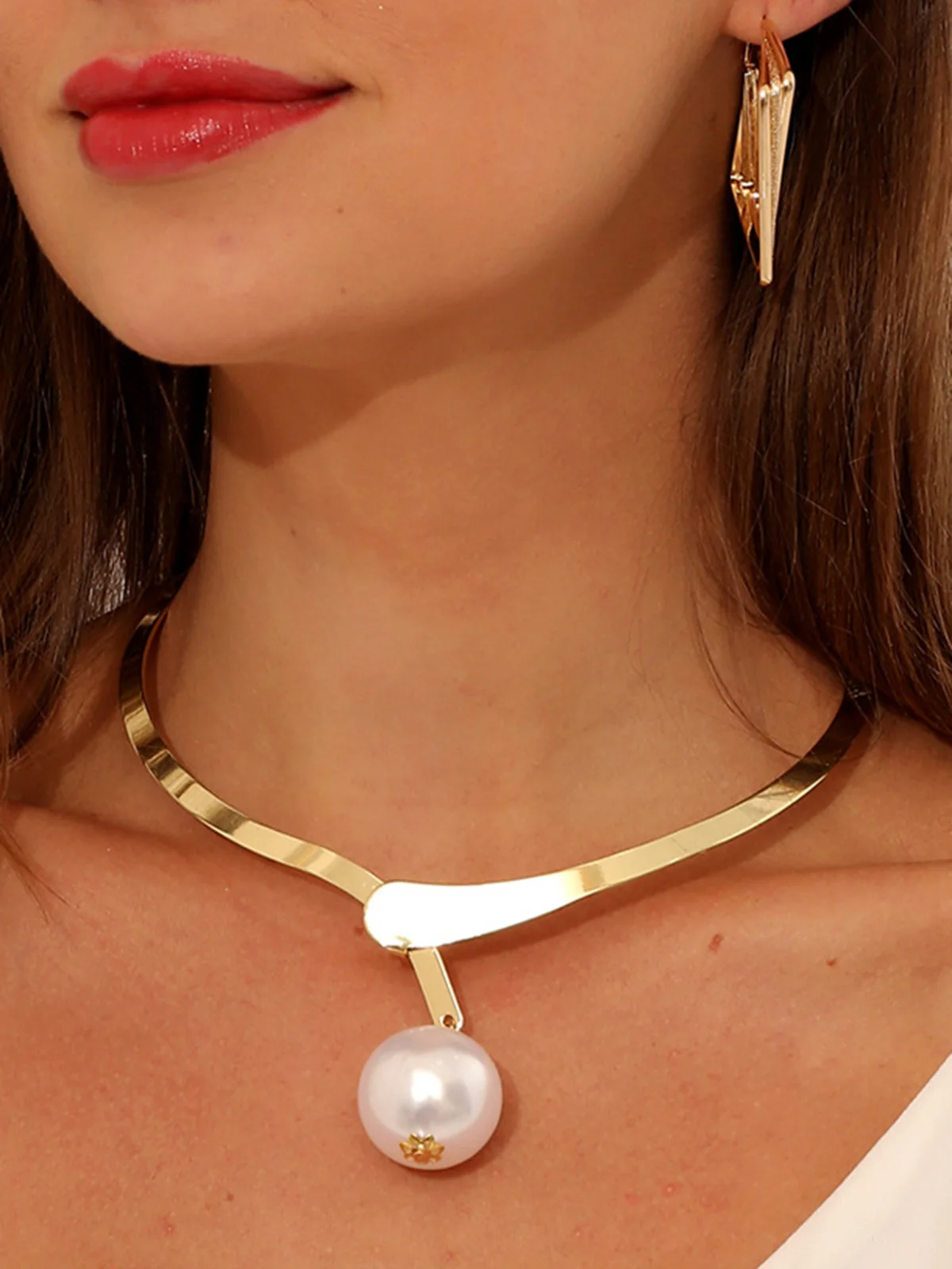 Elegant Nachgemachte Perle Drehmoment Metall Halsband Halskette