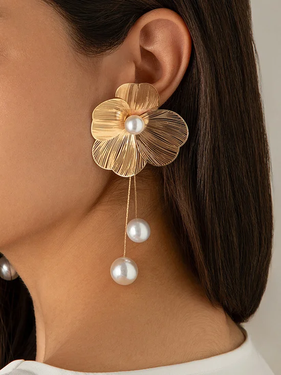 1 Paar Elegant Ausgehöhlt Blume Nachgemachte Perle Quaste Ohrringe