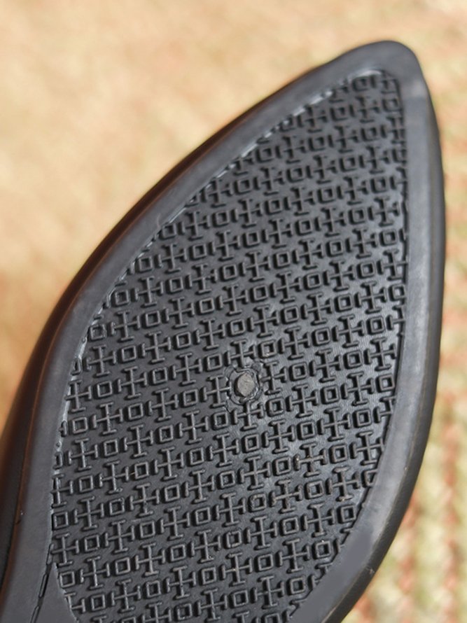 Flache Schuhe mit Flacher Zehenpartie & Goldener Runder Metallschnalle